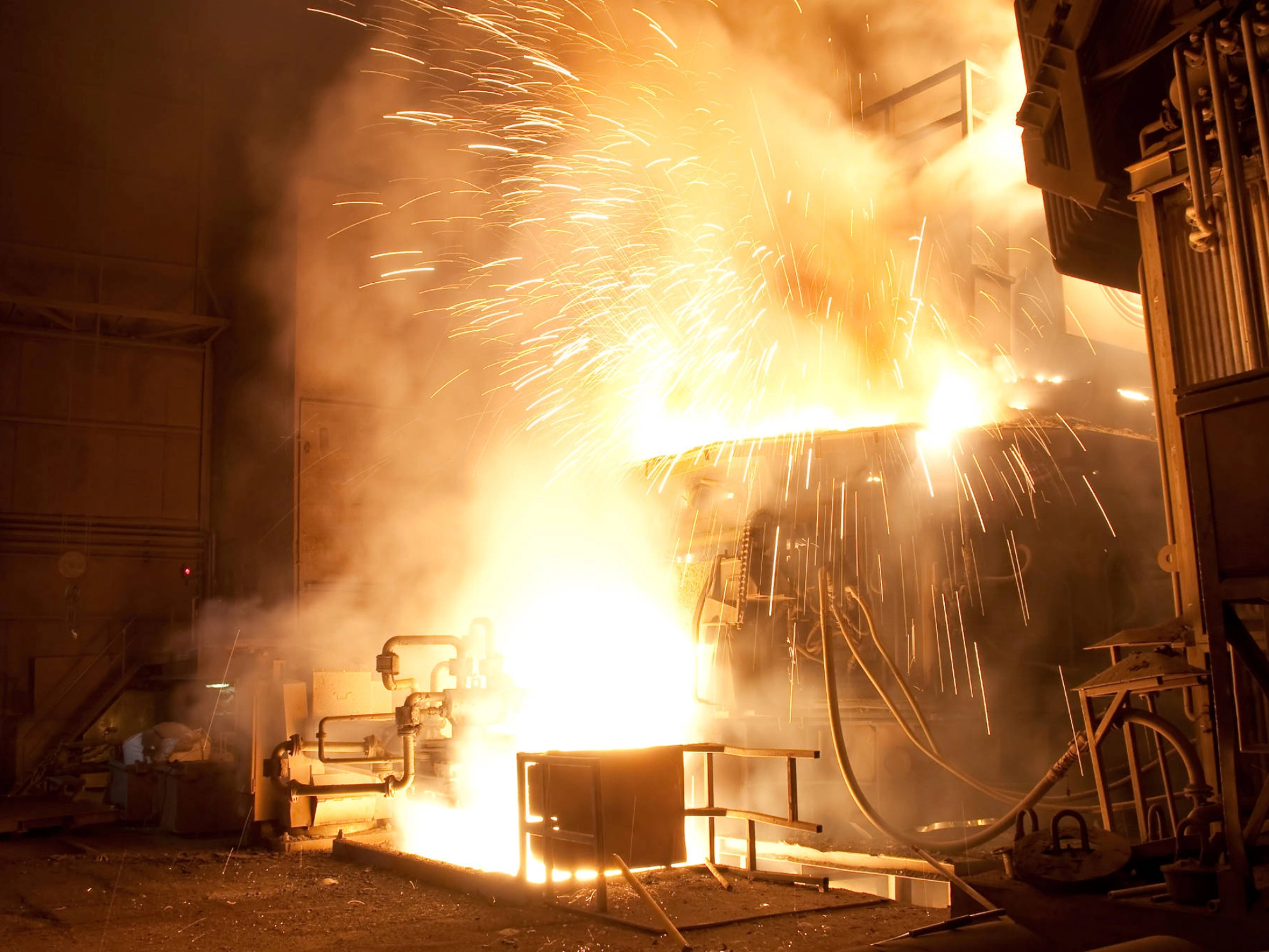 Produktion von Stahl in einem Stahlwerk.