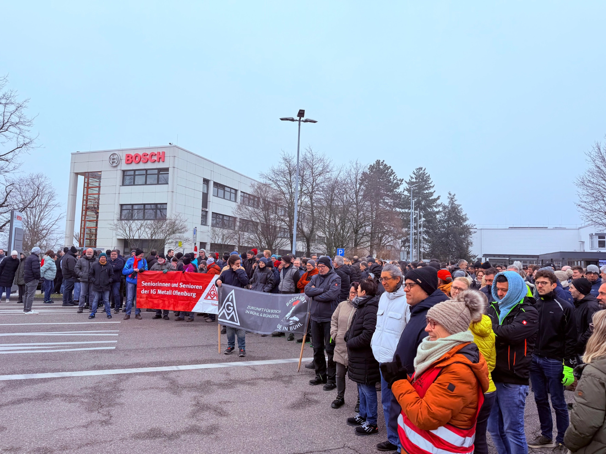 Kundgebung vor dem Werkstor 